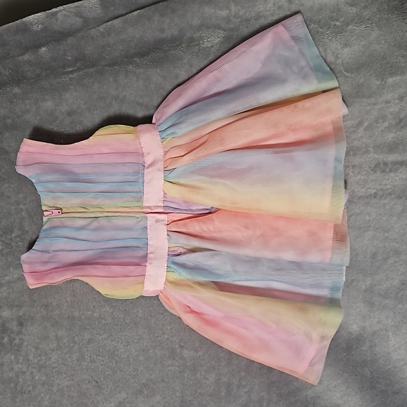 Bundle of 2 Adorable 3-6 Month Infant Dresses - Picture 5 of 10